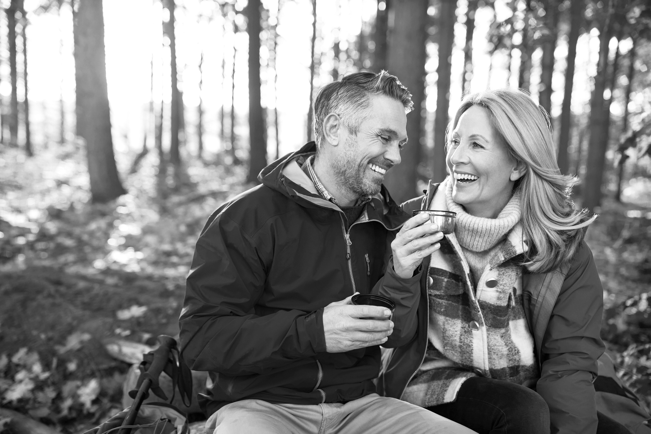 couple-laughing-outdoors-fall